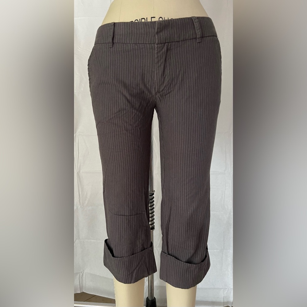 Roxy. Women’s size 1. Gray pinstripes white